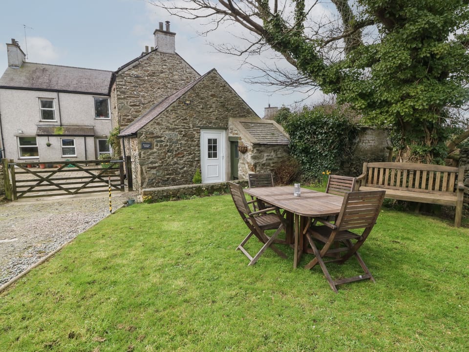 Cottage | Outdoor dining