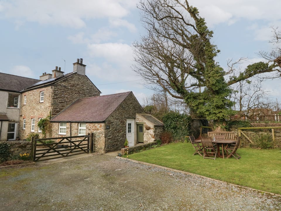 Cottage | Exterior