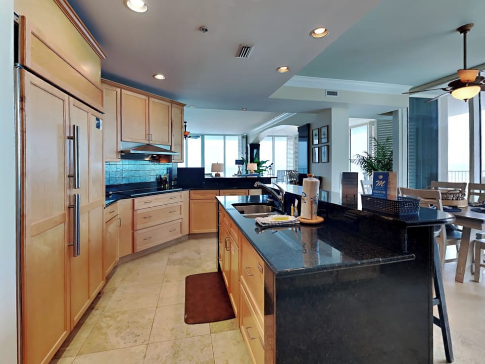 Condo, Multiple Beds, Jetted Tub, Ocean View (#1002W - No Pets) | Private kitchen | Fridge, microwave, oven, stovetop
