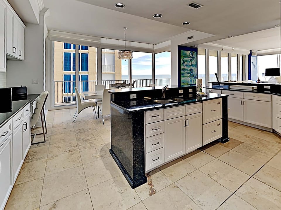Condo, Multiple Beds, Balcony, Ocean View (#601E - No Pets) | Private kitchen | Fridge, microwave, oven, stovetop