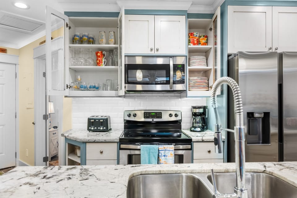 Dishes & drinkware included