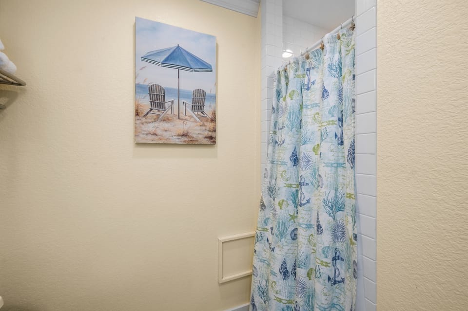 Ensuite Bath with shower