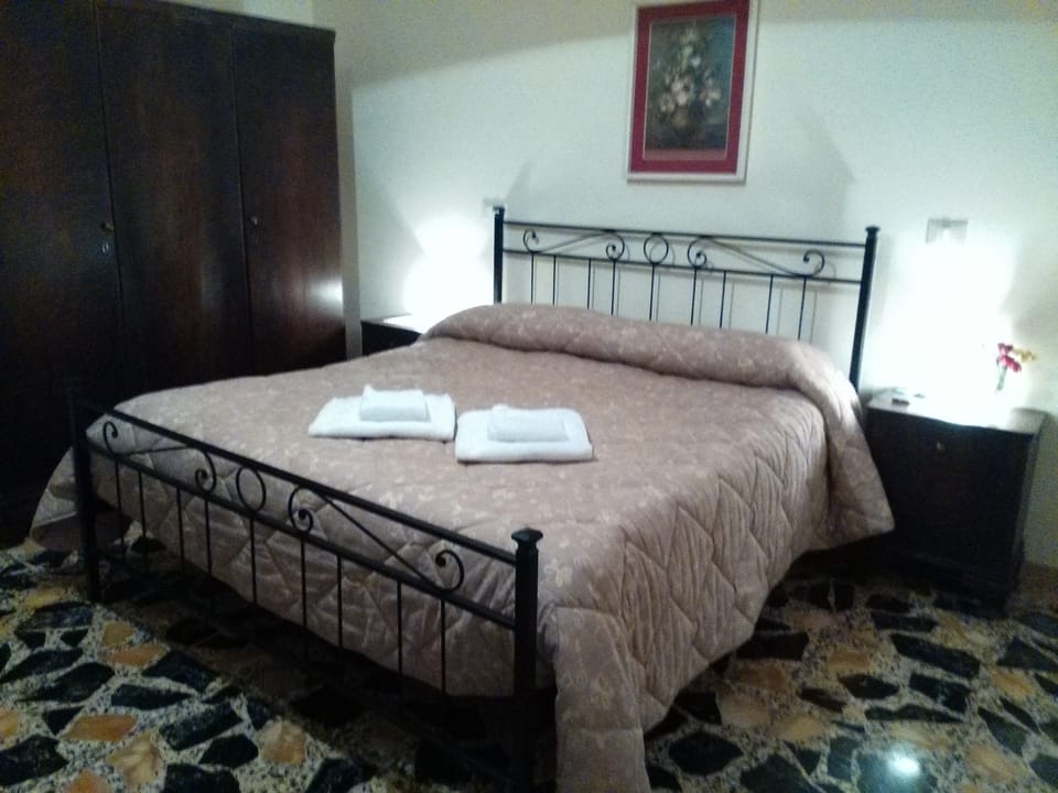 Apartment, 2 Bedrooms, Kitchen (8 adults and 1 infant) | Premium bedding, desk, iron/ironing board, free cribs/infant beds