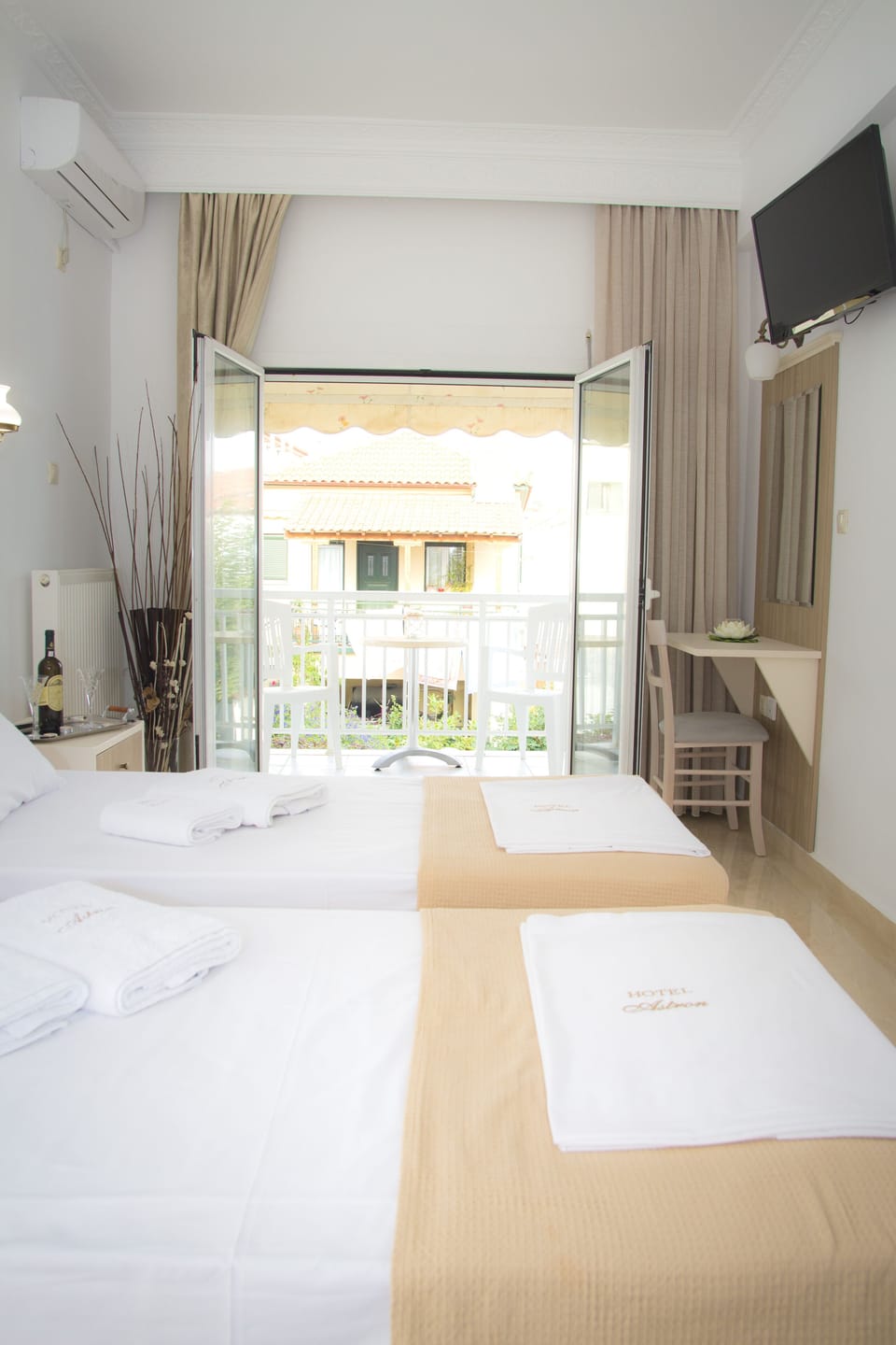 Double Room - With Balcony | 1 bedroom, in-room safe, desk, laptop workspace