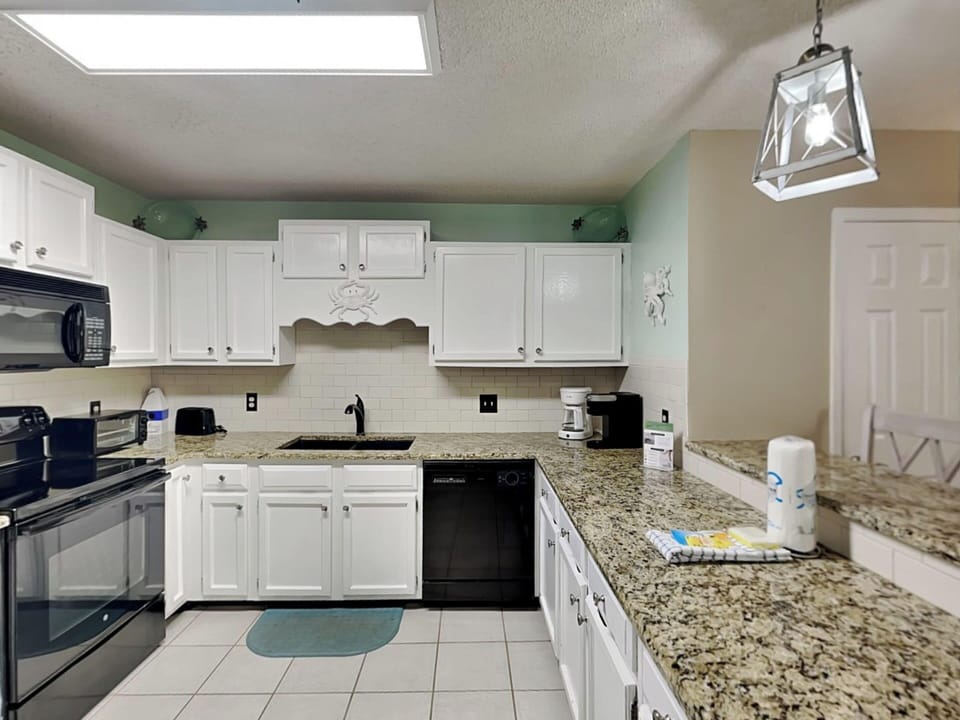Condo, Multiple Beds, Balcony, Pool View (#5 - No Pets) | Private kitchen | Fridge, microwave, oven, stovetop