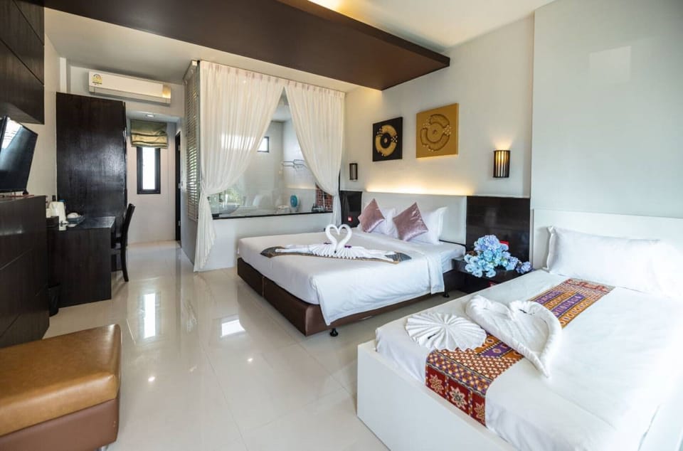 Family Room | Minibar, in-room safe, desk, WiFi (free)