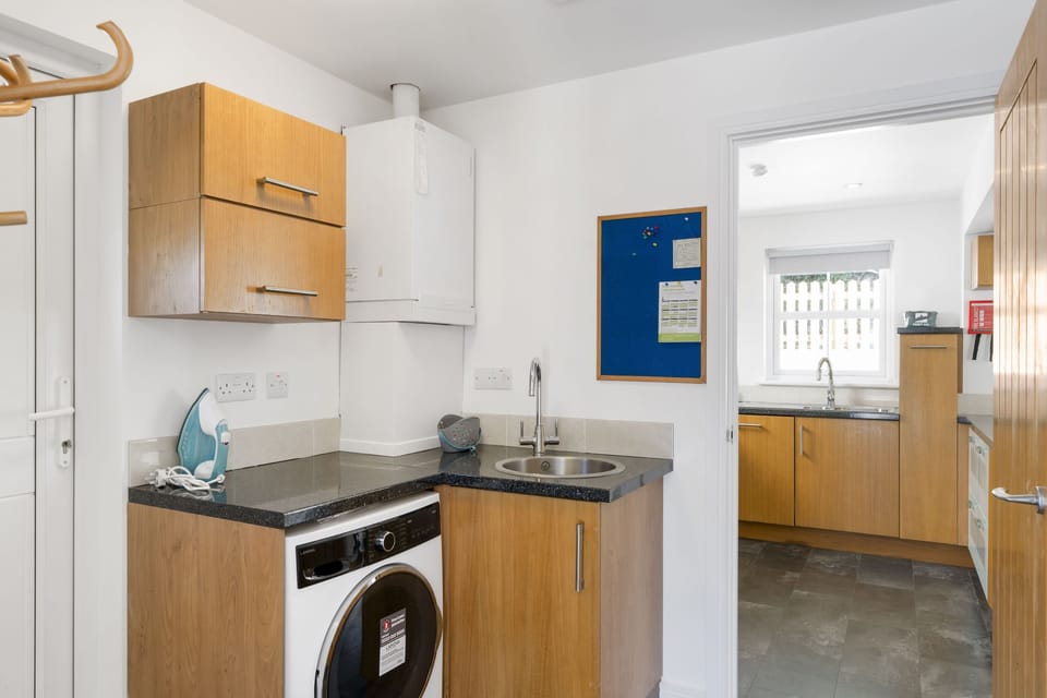 Rosevilla Farmhouse, Portreath. Ground floor: Handy utility room with washing machine and wash basin just off the kitchen.