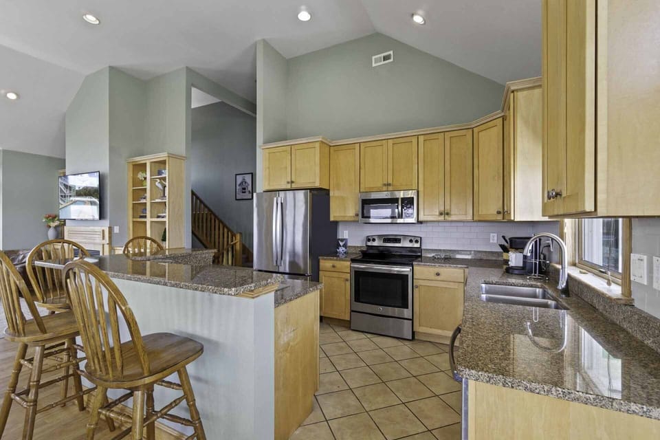 Surf-or-Sound-Realty-1042-Sound-Living-Kitchen-2