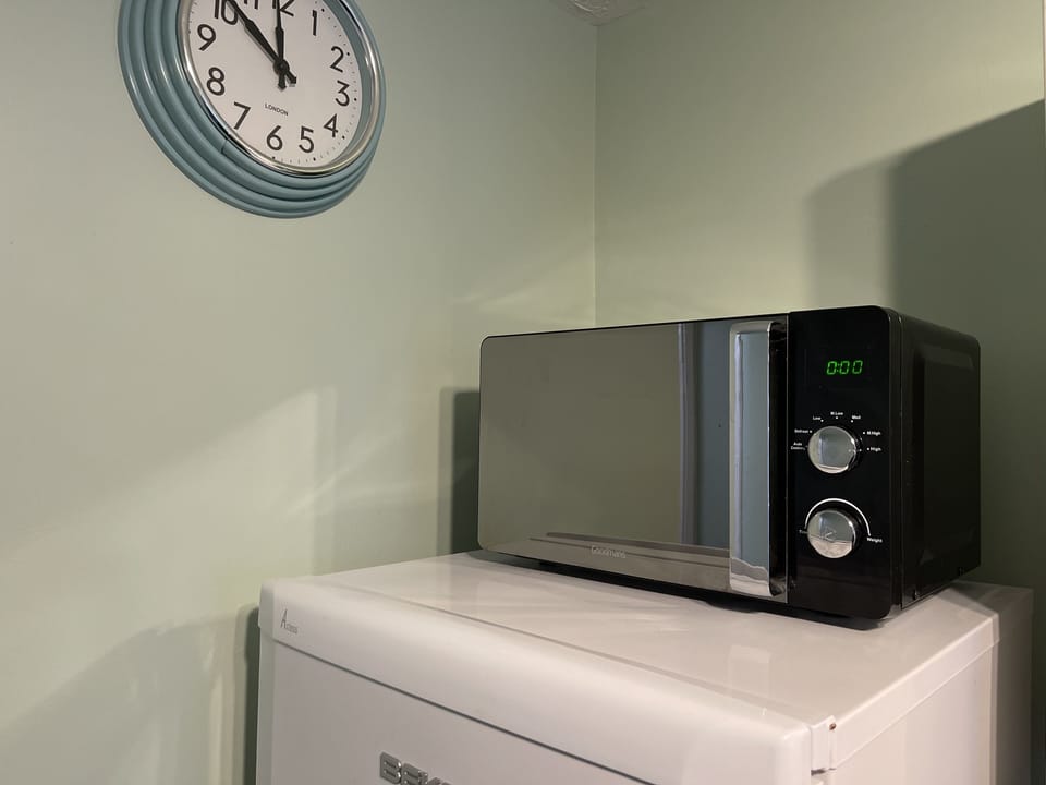 Design Apartment | Private kitchen | Fridge, electric kettle, cookware/dishes/utensils