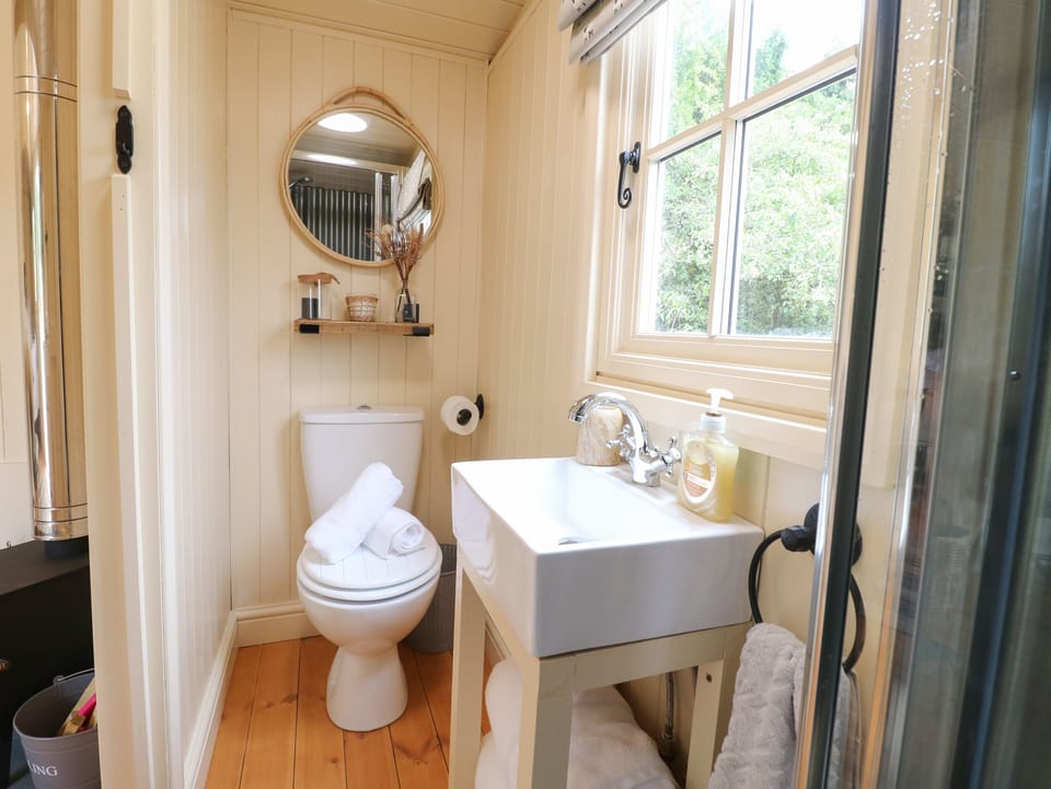 High Grounds Shepherd's Hut Cottage in South Derbyshire District