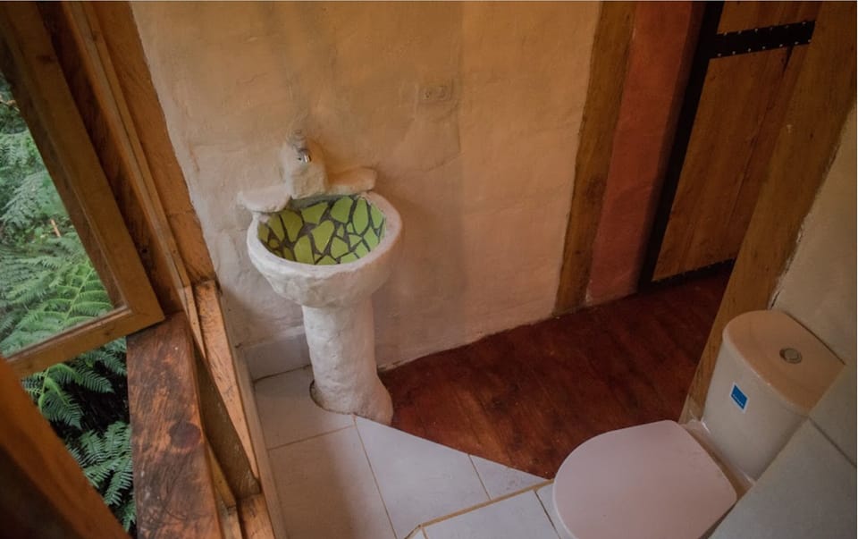 Bathtub, towels