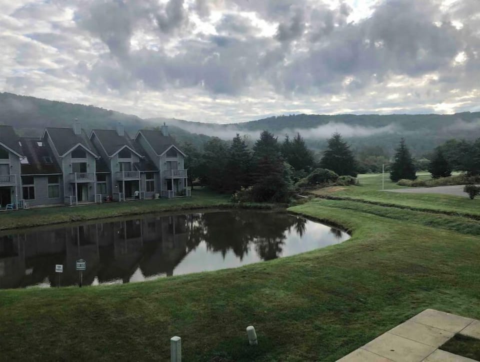 ❄️Red Stove Retreat @Wildflower - Holiday Valley❄️ Shuttle or Walk to Ski Lift House in Ellicottville