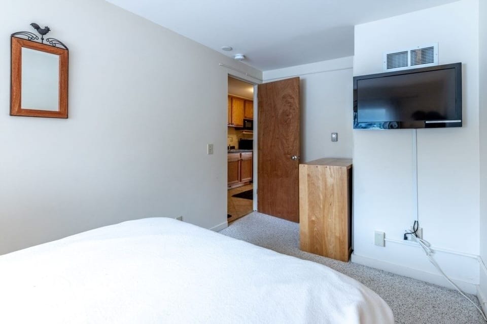Furniture, Bed, Flooring, Hardwood, Bedroom
