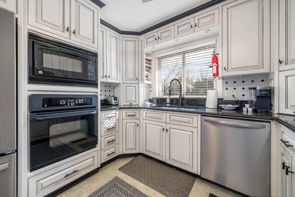 Kitchen | Spices | Soaps and Detergents Provided