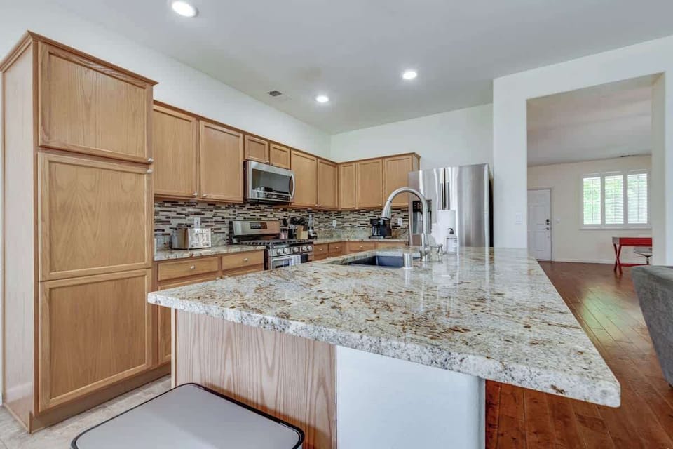 Feel free to help yourself to anything you see in the fully equipped kitchen.