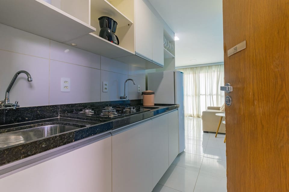 Superior Apartment | Private kitchen | Fridge, cookware/dishes/utensils