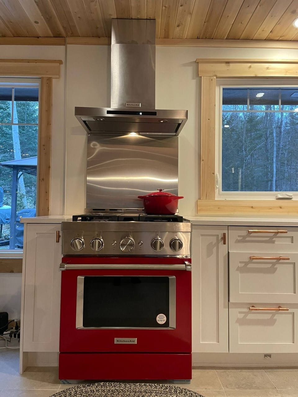  Fire up family meals with this bold KitchenAid gas range—where sleek design meets cozy cottage vibes. Perfect for breakfast feasts or simmering dinner after a day outdoors.