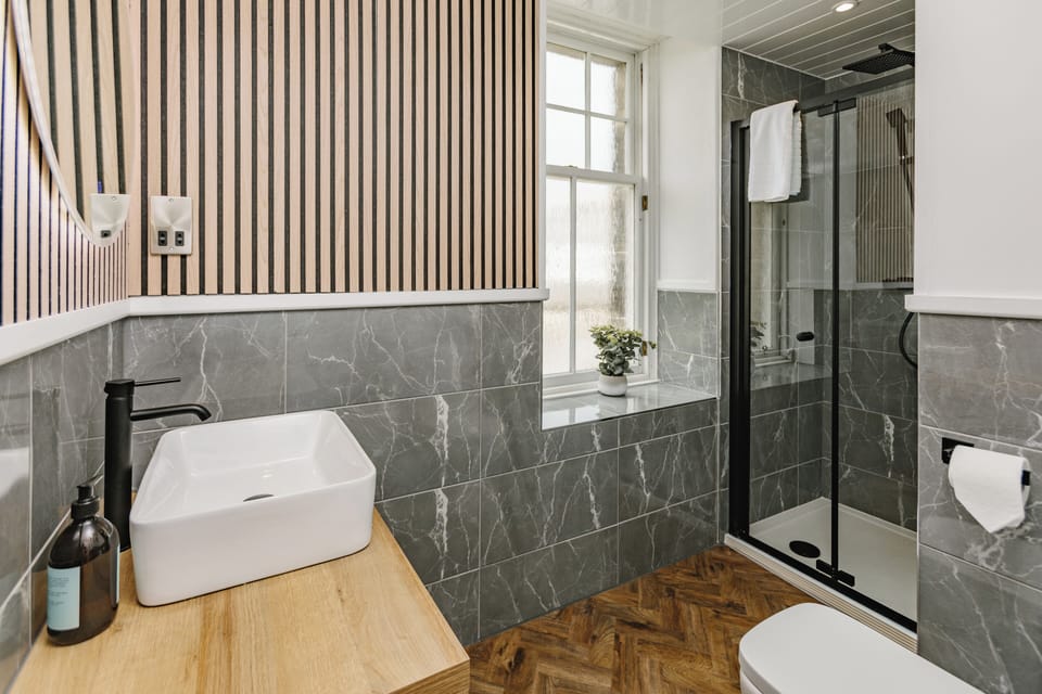 Economy Room | Bathroom | Shower, designer toiletries, hair dryer, bathrobes