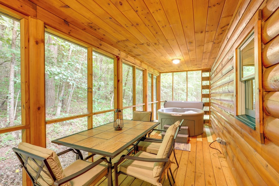 Screened Back Porch | Hot Tub