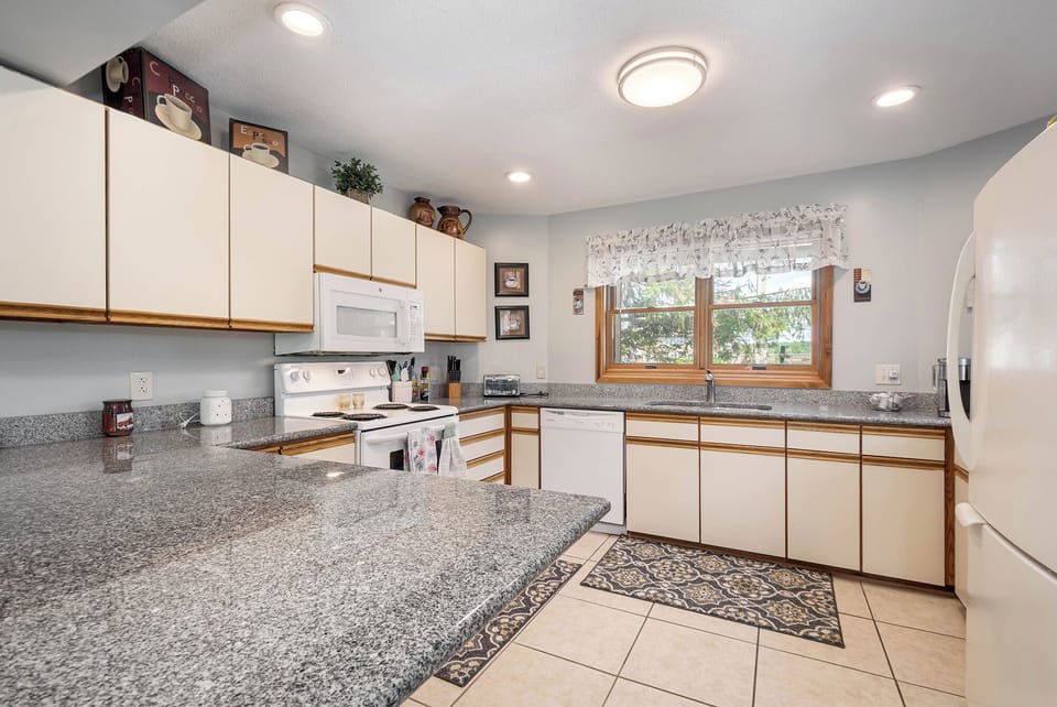 House (3 Bedrooms) | Property amenity