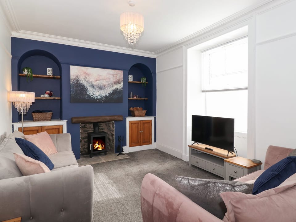 Cottage | Living room | TV, fireplace