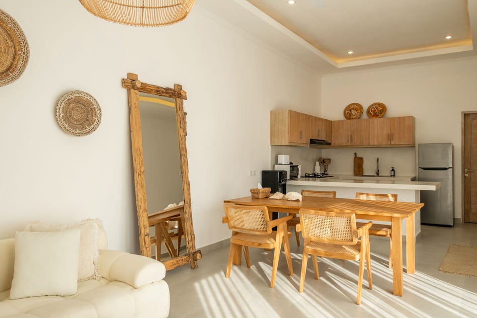 Coffee/tea maker, electric kettle, toaster, highchair