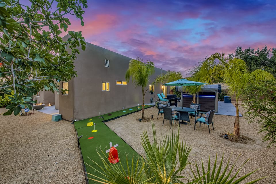 Mini Golf Game for Family and Friends 