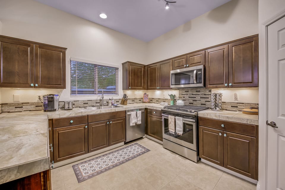 Full Function kitchen with Spice Rack and Stainless Steel Appliances 