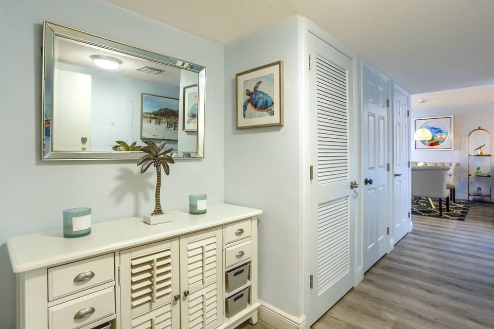 Condo Entryway Features Tasteful Decor!