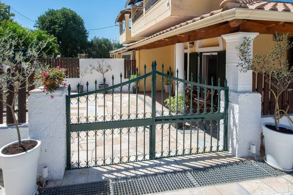 Katrin Studio kefalomandouko Corfu Entrance