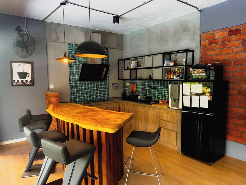 Full-size fridge, microwave, espresso maker, coffee/tea maker