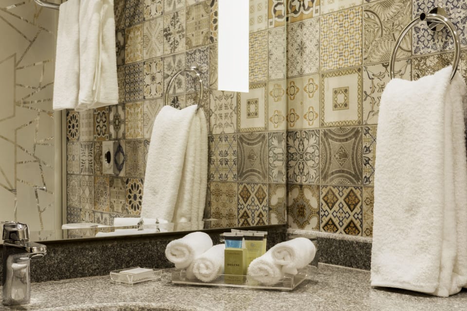 Family Suite | Minibar, in-room safe, desk, blackout drapes
