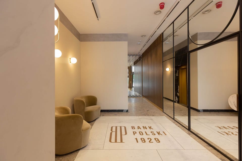 The representative hall of the building has an inscription on the floor: Bank Polski 1929.