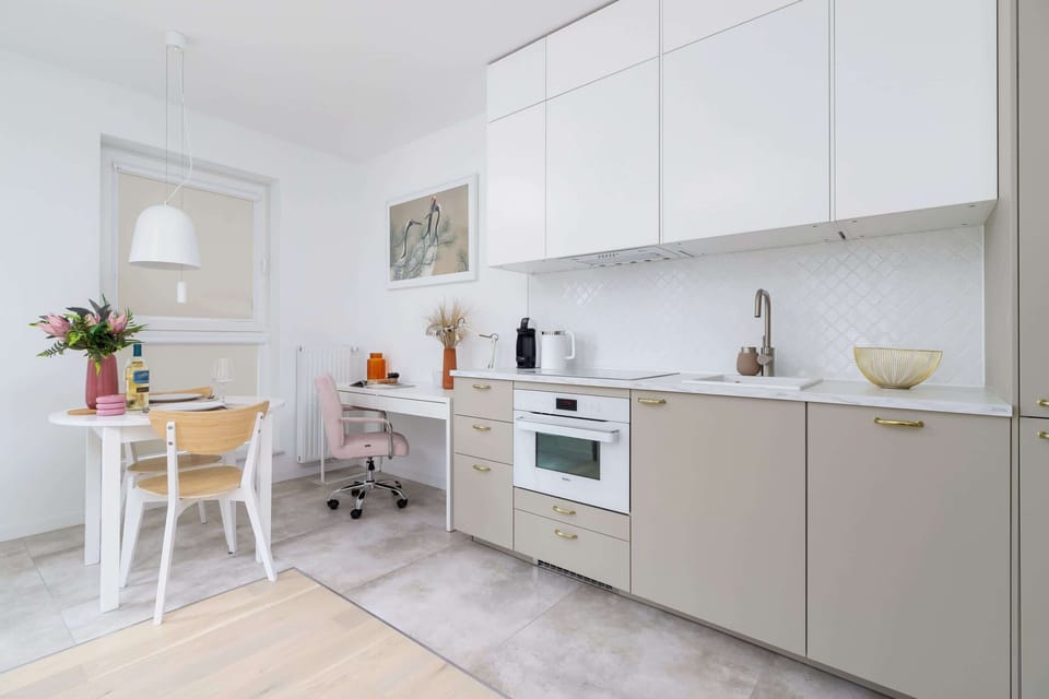 The stylish and functional kitchenette provides space to prepare your favourite meals.