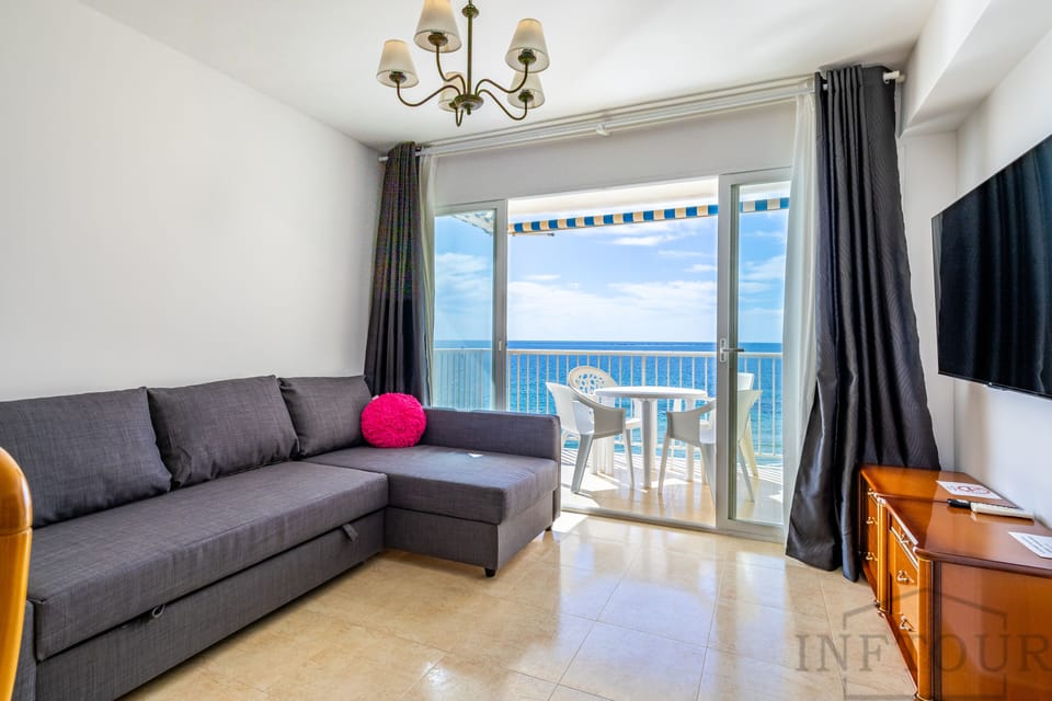 Communal lounge/ TV room,Balcony/Terrace,Living room,Dining area