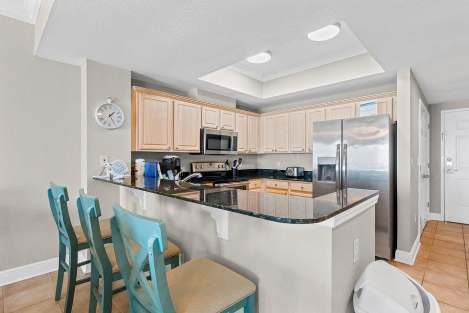 Crystal Shores West 1207 Kitchen Counter Seats 3