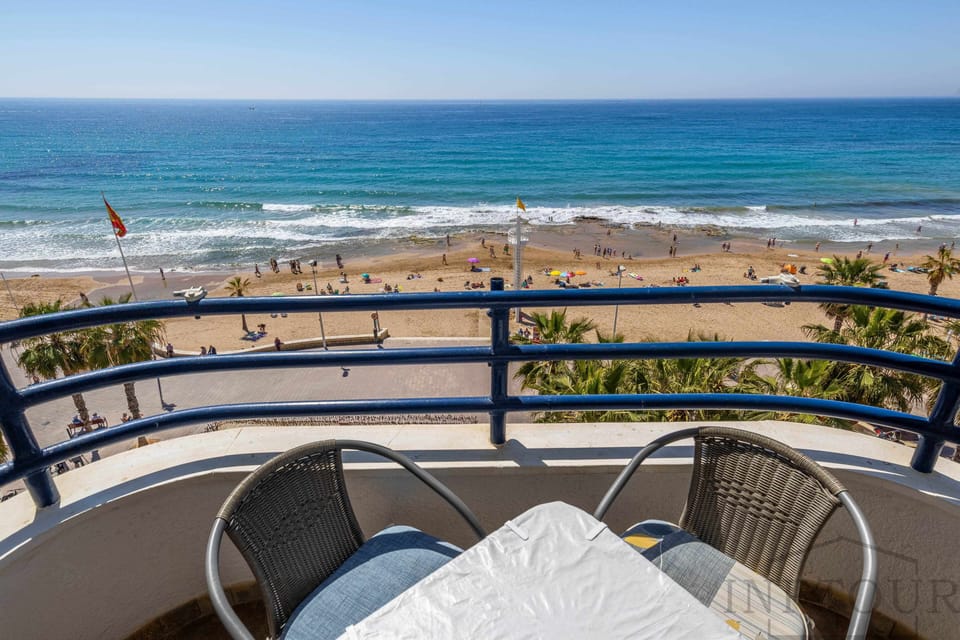 Balcony/Terrace,Beach,City view,Sea view