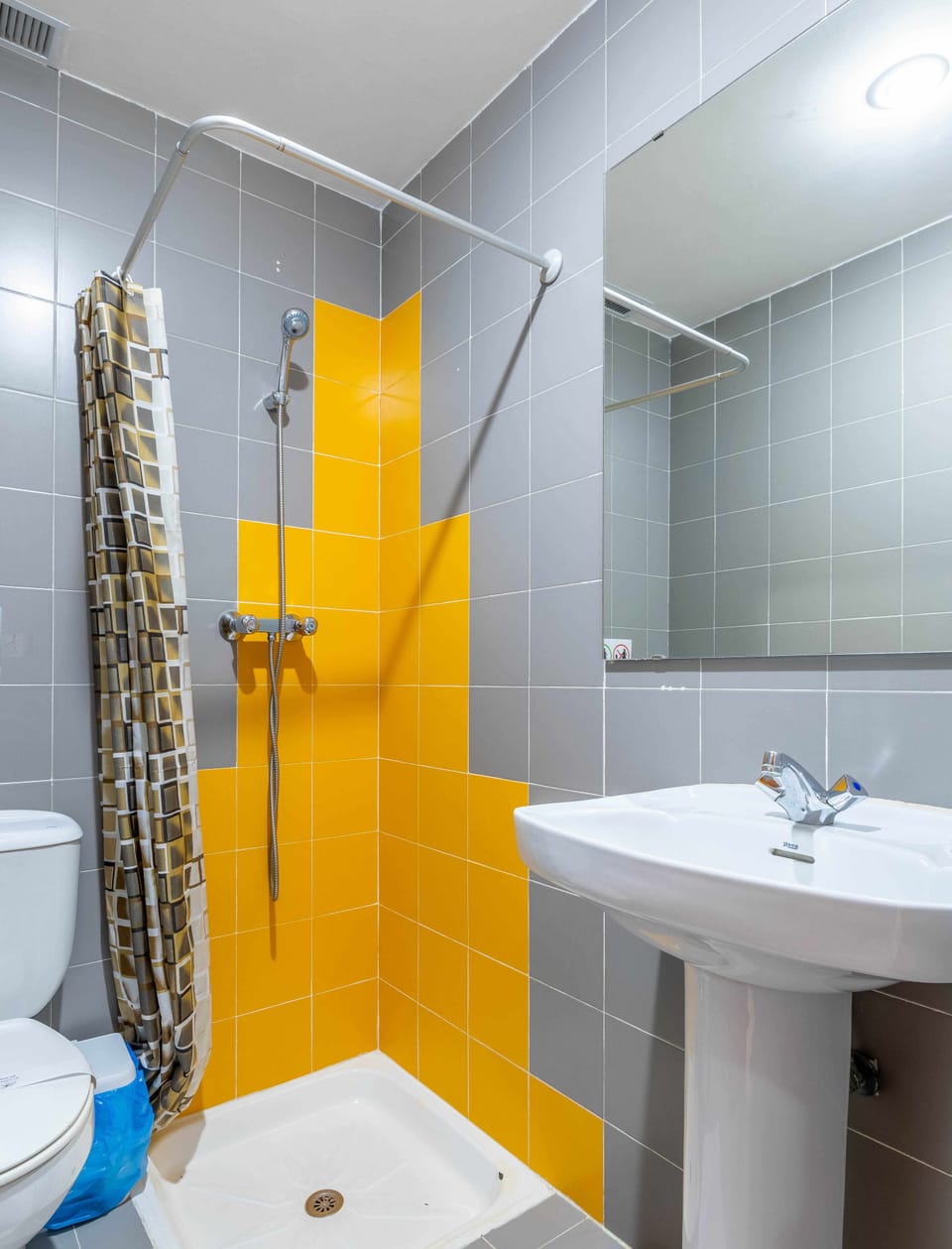 Shower,Bathroom