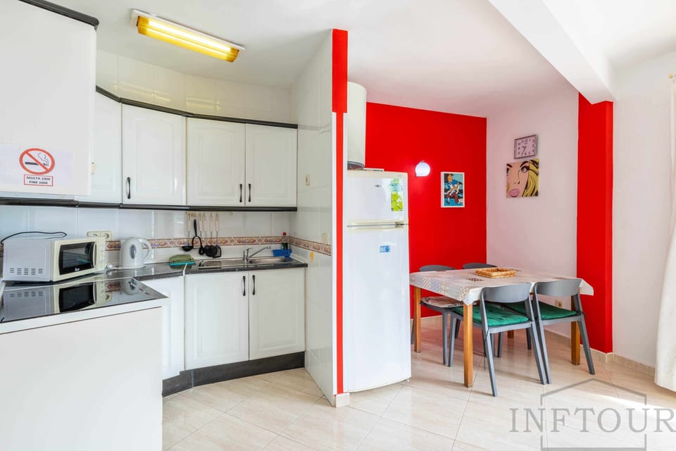 Kitchen or kitchenette,Dining area