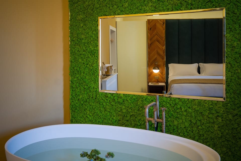 Deluxe Room | Premium bedding, minibar, in-room safe, soundproofing