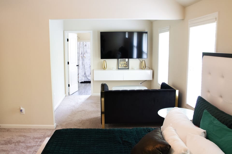 owners suite seating area