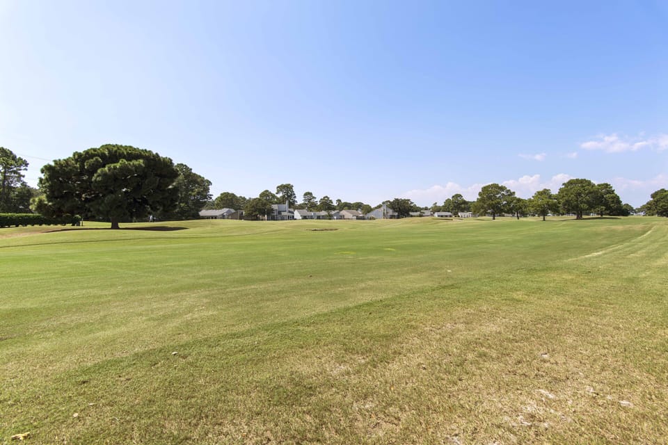 The beautiful golf course just behind the backyard!