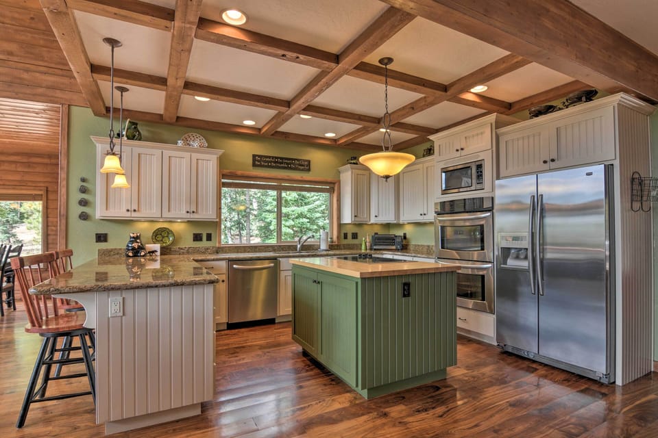 Full Kitchen | Electric Stove | Double Oven | Microwave | Dishwasher | Fridge