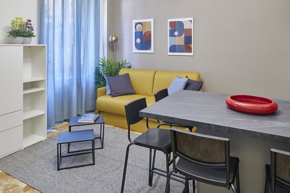 Deluxe Apartment | Living area | 43-inch flat-screen TV with satellite channels, TV