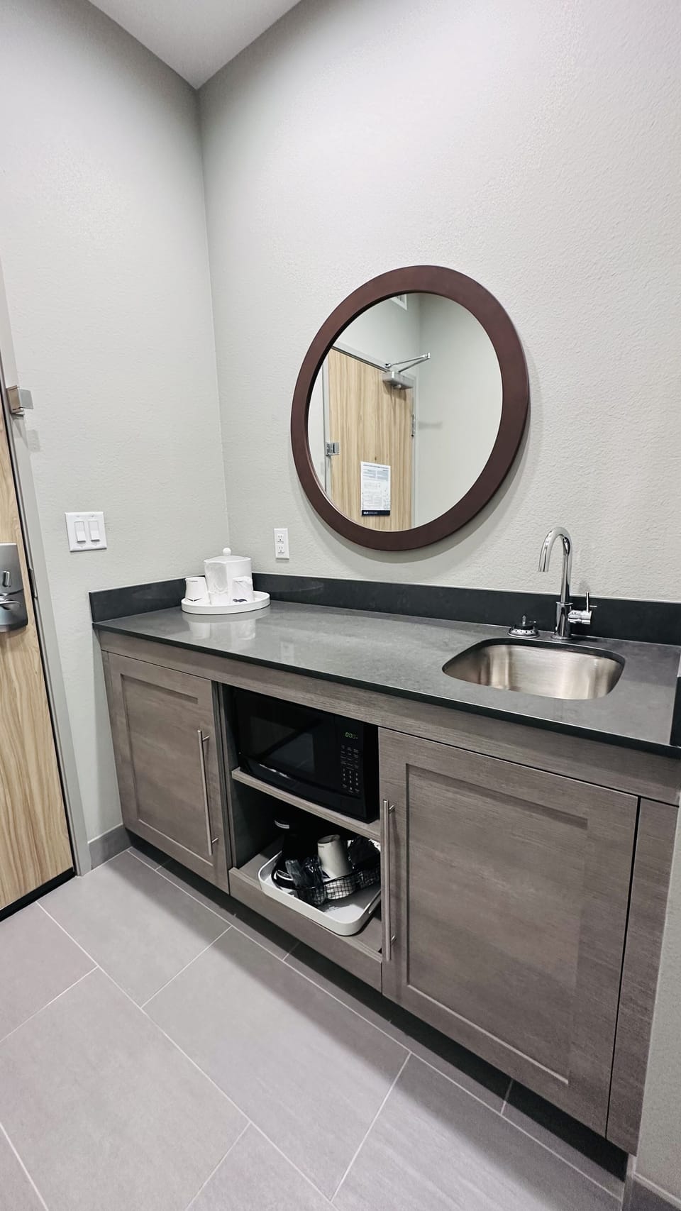 Studio, 1 King Bed, Refrigerator & Microwave (Wet bar) | Egyptian cotton sheets, premium bedding, pillowtop beds, in-room safe