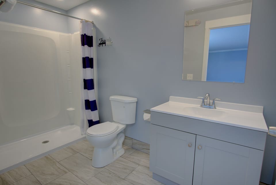 Deluxe Double Room | Bathroom | Rainfall showerhead, hair dryer, towels, soap