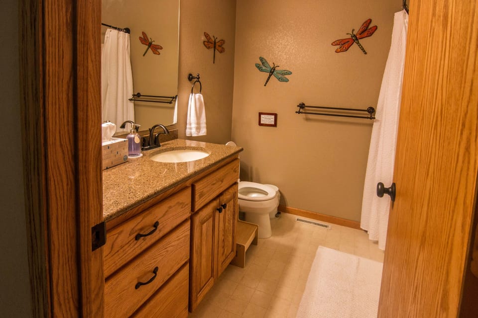 Main floor bath. In hallway just outside of bedrooms.