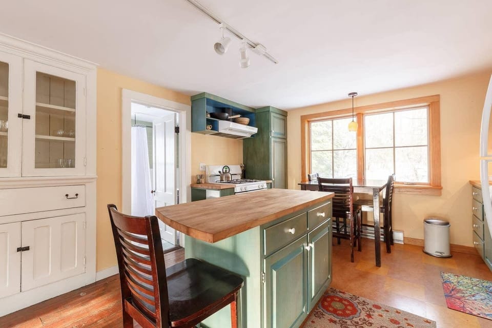 2nd floor kitchen with window to the backyard.