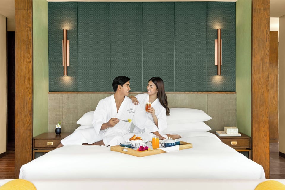 Honeymoon Suite, 1 King Bed, Balcony, Ocean View (Balcony) | Iron/ironing board, bed sheets