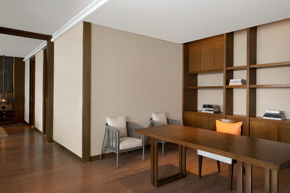 Executive Suite, 1 King Bed, Balcony, Ocean View (Balcony) | Iron/ironing board, bed sheets